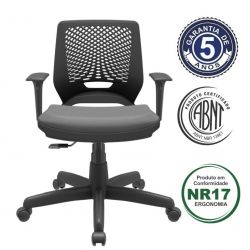 Cadeira Executiva Beezi base Standard com braços reguláveis